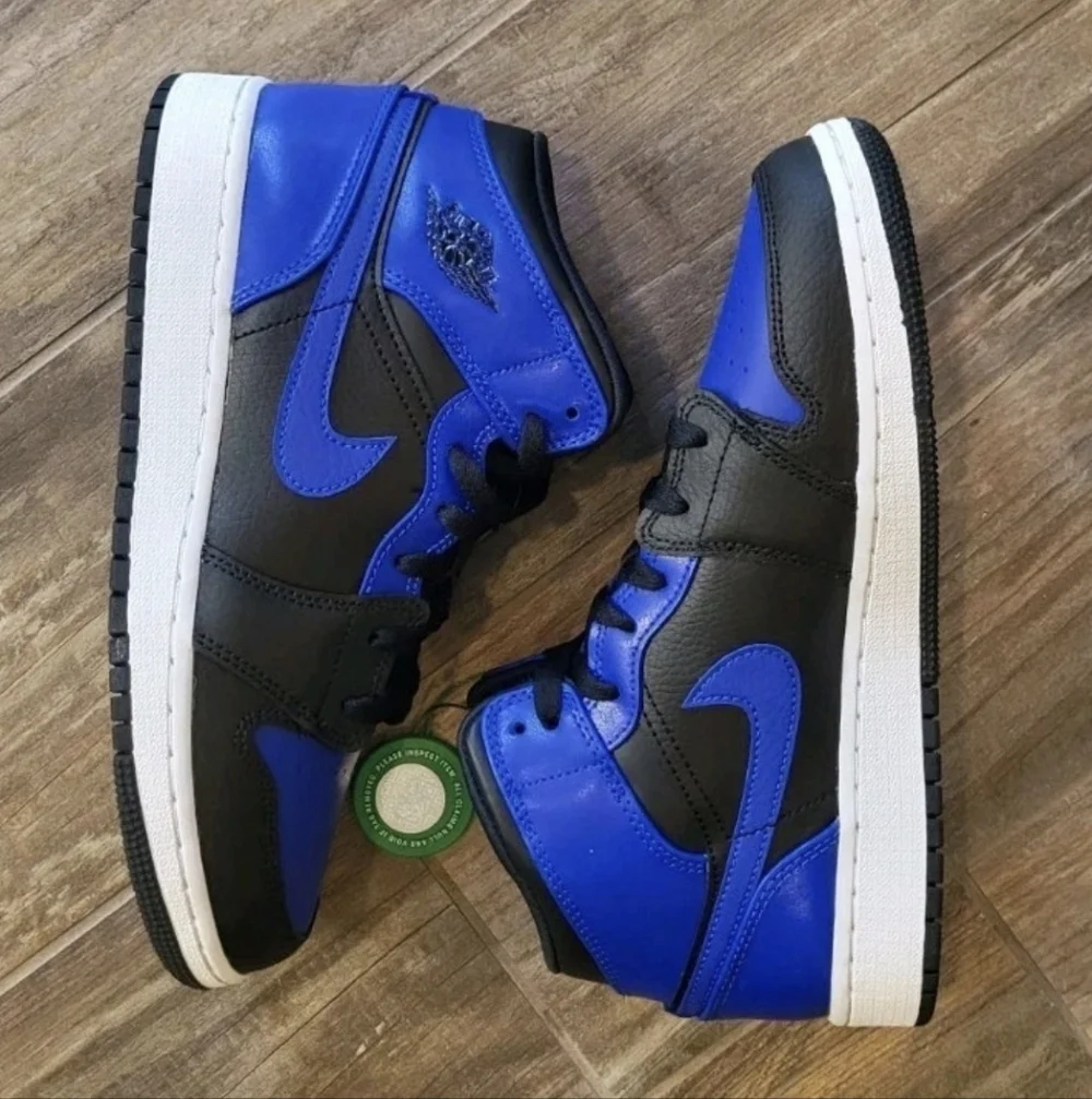 Air Jordan 1 Mid Hyper Royal GS, Big kid 6 Youth, 7.5 Women's